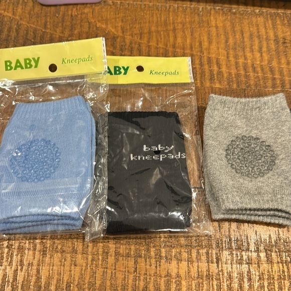 Baby knee pads, mostly brand new in package - Picture 3 of 3